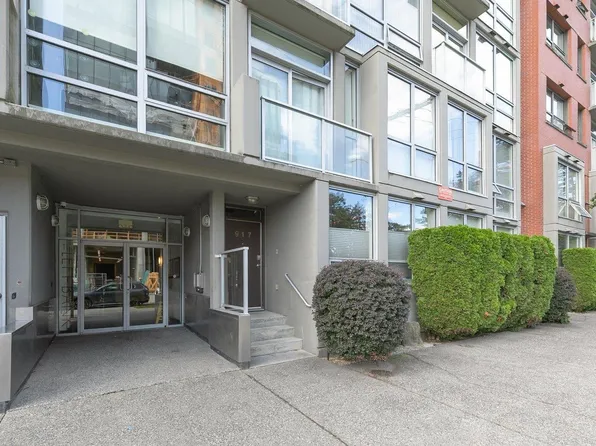 919 Station St #306, Vancouver, BC V6A 4L9