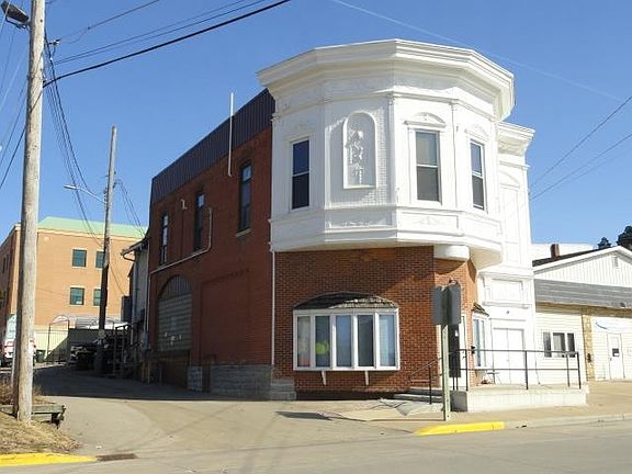 3rd image of 217 W Cherry St