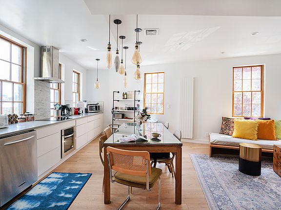 4th image of 334 Plymouth St #2