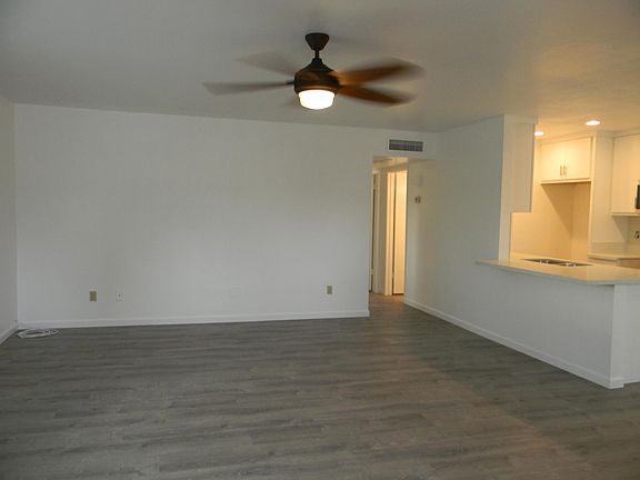 5th image of 748 E Joan De Arc Ave