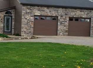 14 Sparks Ln, Grove City, PA 16127