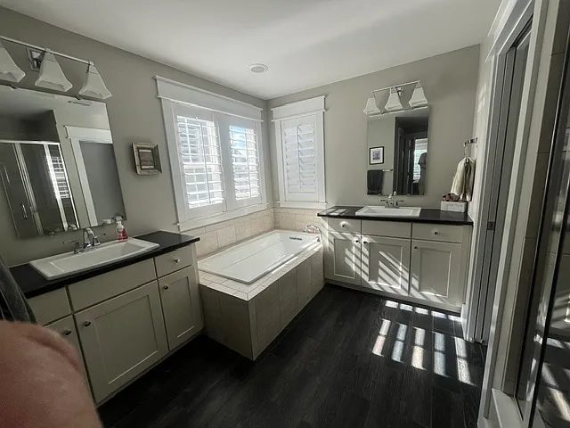 Master Bathroom, upstairs