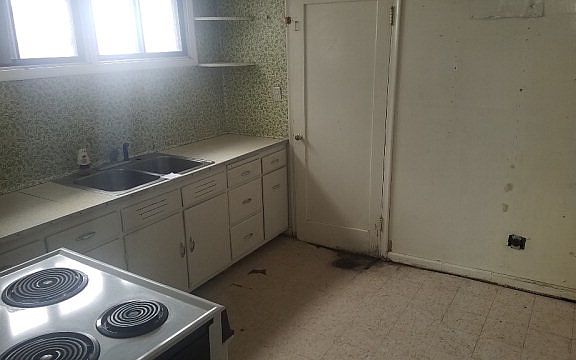 4th image of 320 N 200 W