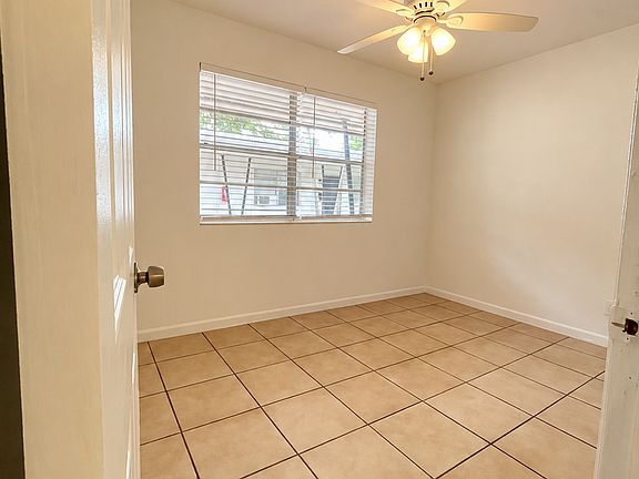 4th image of 105 SW 18th Ave APT 2