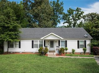 3528 Riverside Dr, Greensboro, NC 27406