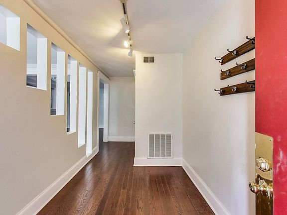 3rd image of 2340 W Augusta Blvd #G