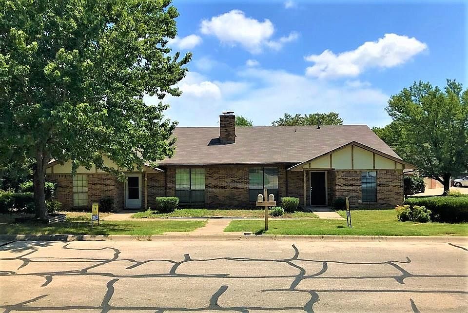 1st image of 124 Hollyhill Ln
