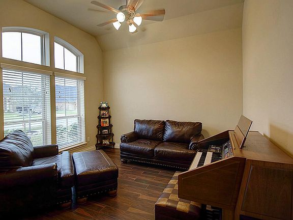 4th image of 4115 N Creekmont Dr