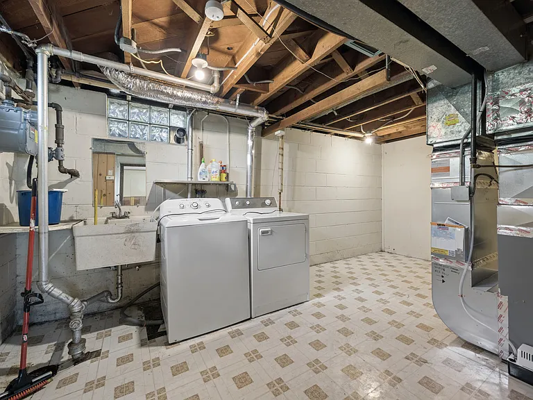 4414 Washington St NE — Photo 16