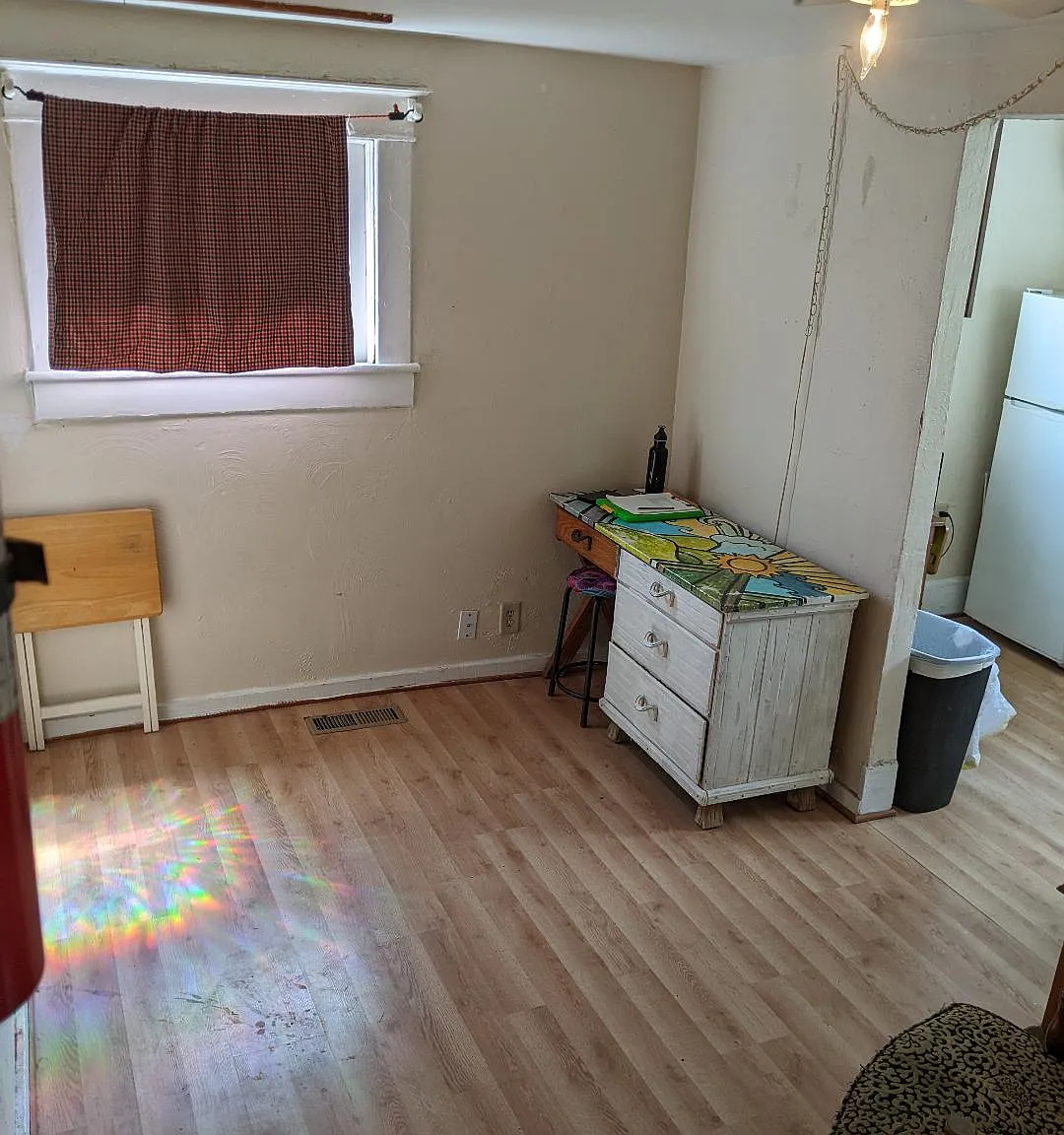 1131 Pleasant St — Photo 4