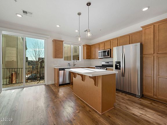 4th image of 530 Gloria May Ln