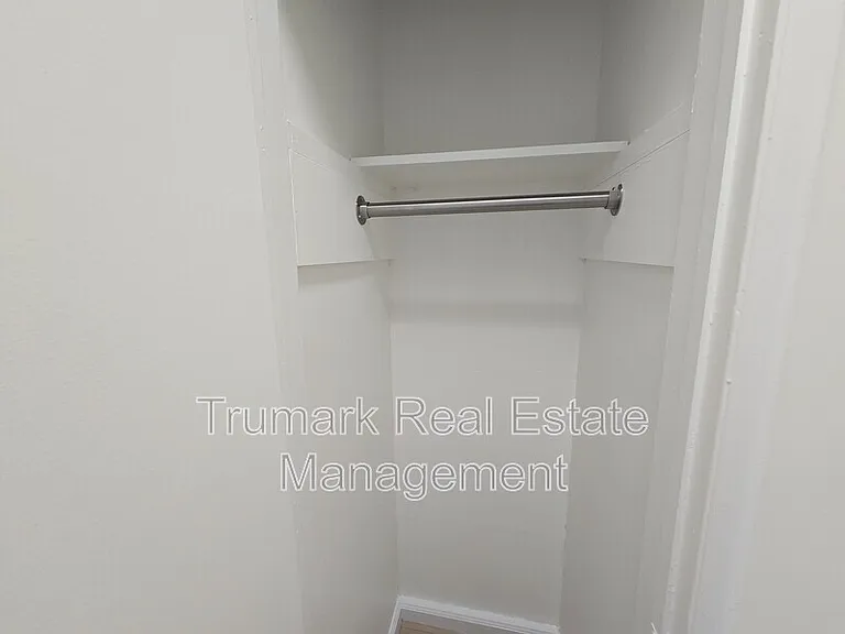328 W Loraine St #9 — Photo 9