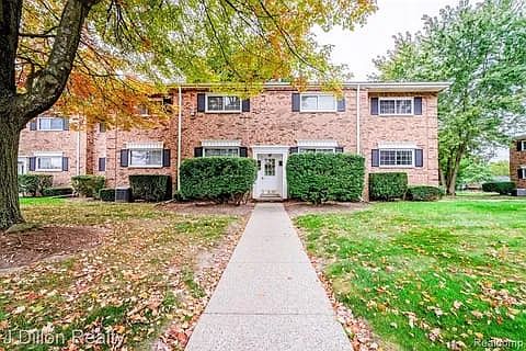1st image of 653 E Fox Hills Dr