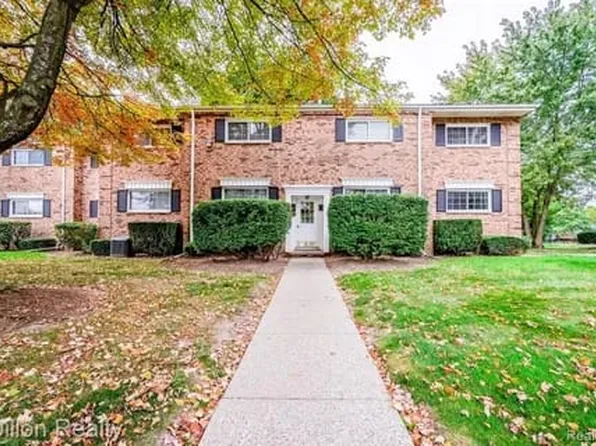653 E Fox Hills Dr, Bloomfield Hills, MI