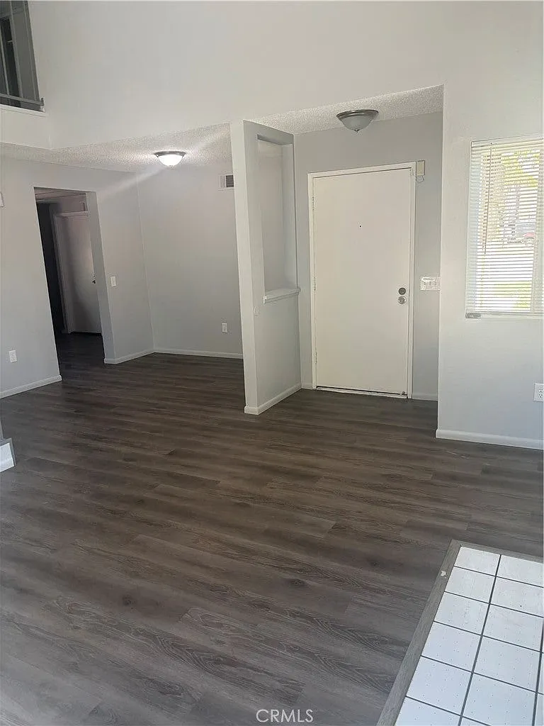 4 bed, 2.5 bath, 1438 sqft, $3,200 — Photo 2