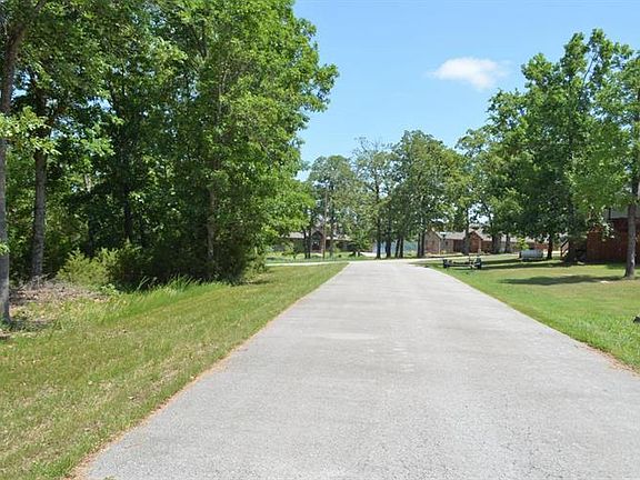4th image of Windsor Dr