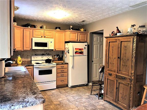 3rd image of 33 Gabriel St