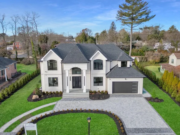 19 Percheron Lane, Roslyn Heights, NY 11577