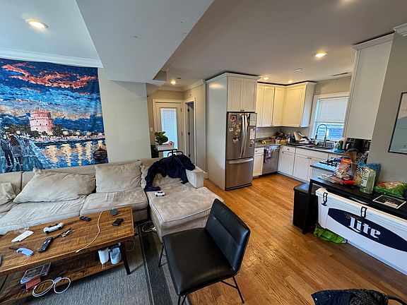 4th image of 187 River St #2