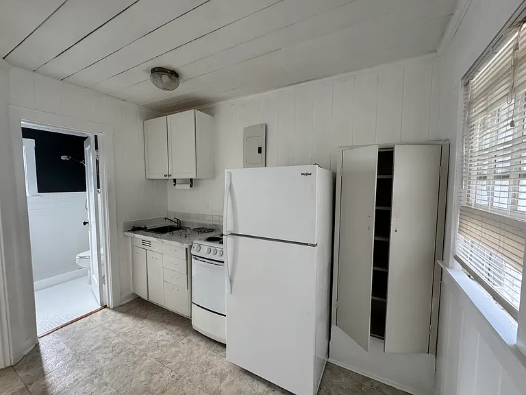 200 Park Ave #6 — Photo 5