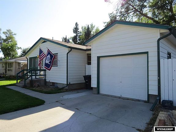 2nd image of 922 Sierra Dr