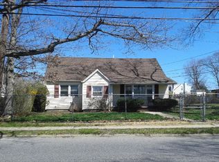 396 S Delaware Ave, Lindenhurst, NY 11757