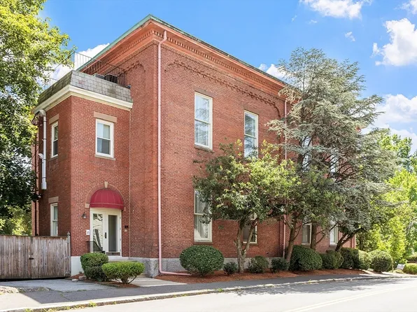 5 School St APT 6, Salem, MA 01970