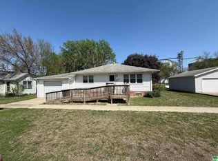 104 S 4th Ave, Washta, IA 51061