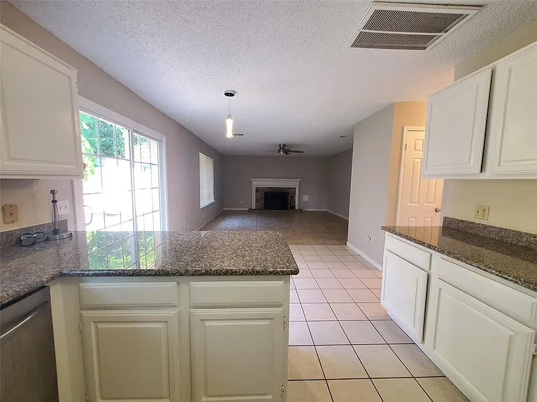 3323 Green Fields Dr — Photo 7