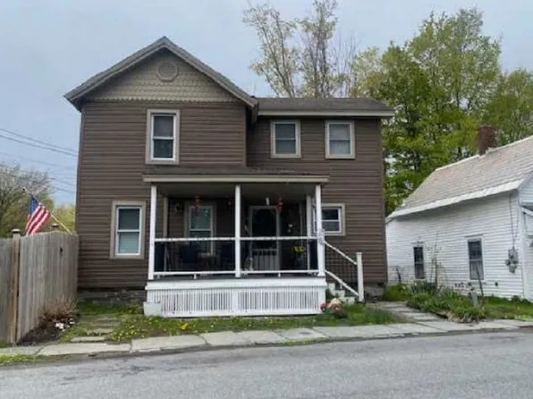 28 Bulkley Ave, Granville, NY 12832