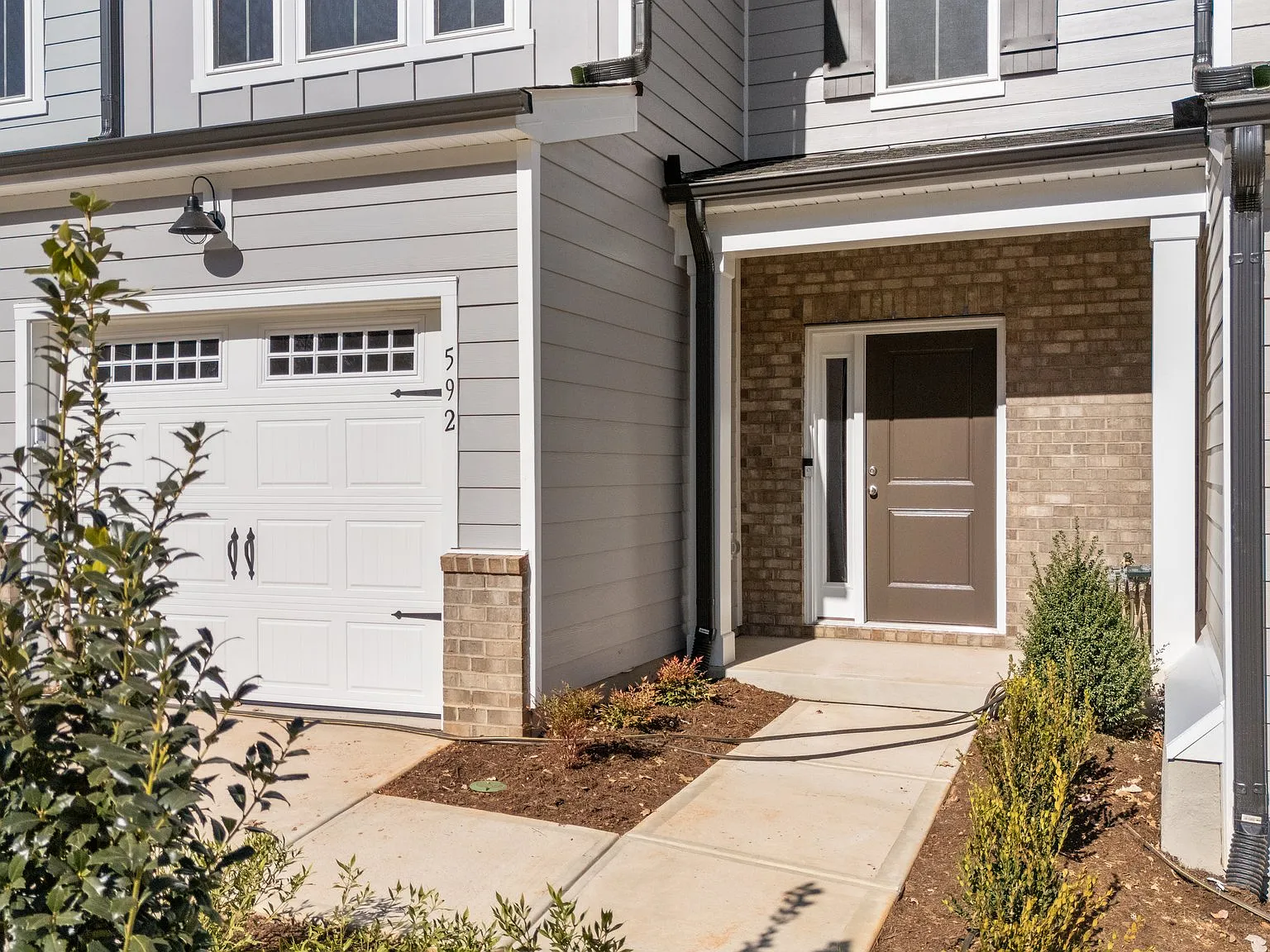 3 bed, 2.5 bath, 1600 sqft, $1,890 — Photo 4