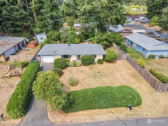 2nd image of 8326 Daycrest Drive SE