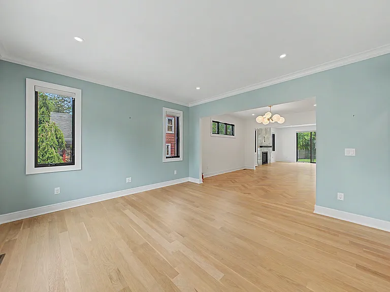 67 Westervelt Pl — Photo 5
