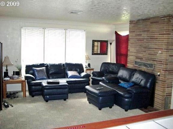 1555 Elkay Dr., Eugene