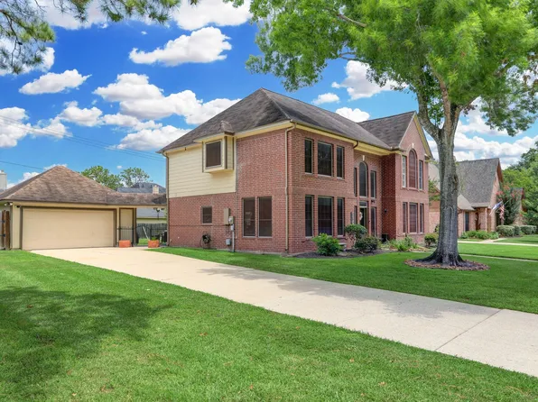 1611 Falcon Ridge Blvd, Friendswood, TX 77546