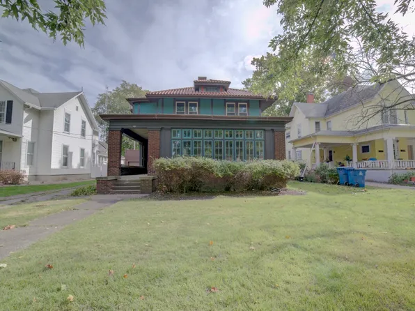 438 S 4th St, Watseka, IL 60970