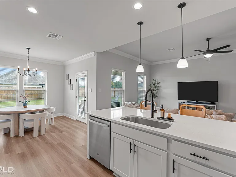 24 Venecia Ct — Photo 17