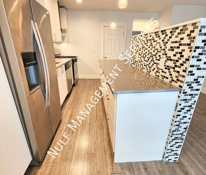 4552 Penn Ave #3 — Photo 2