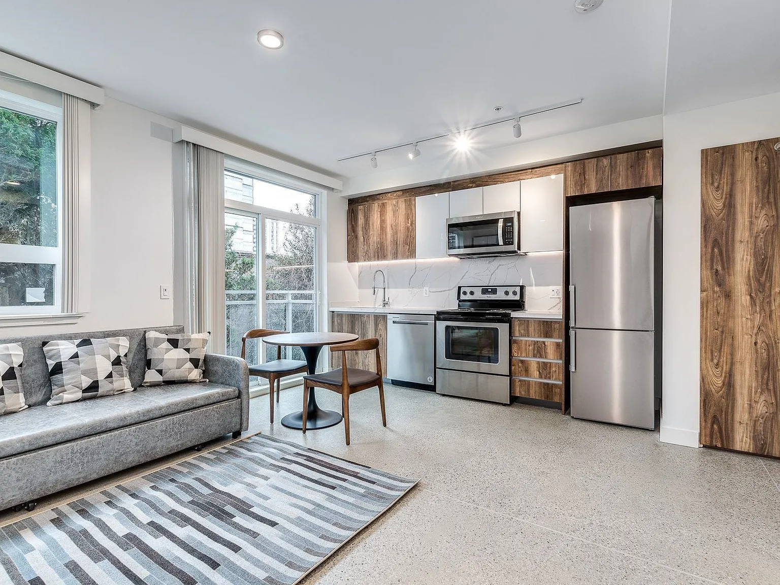 Studio, 415 sqft, $2,750 — Photo 4