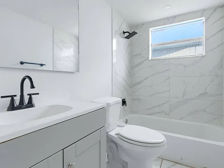 1015 NE 17th Ave #102 — Photo 11