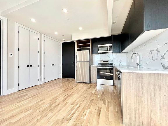2nd image of 1700 Jerome Ave #4I