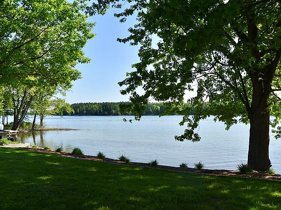 3rd image of 22 Lakeshore Dr