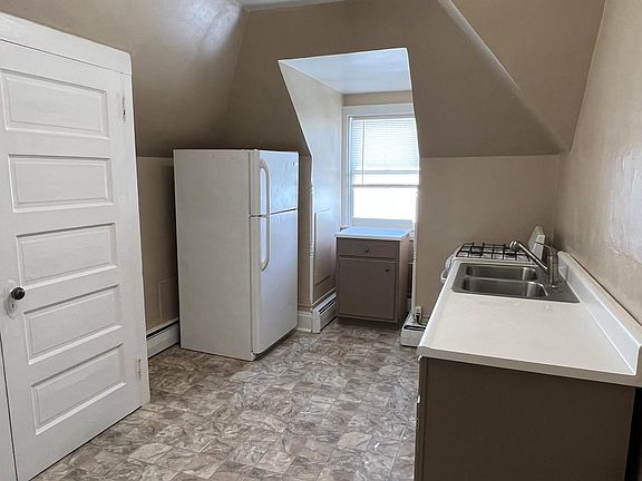 5th image of 150 Alexander Ave #4