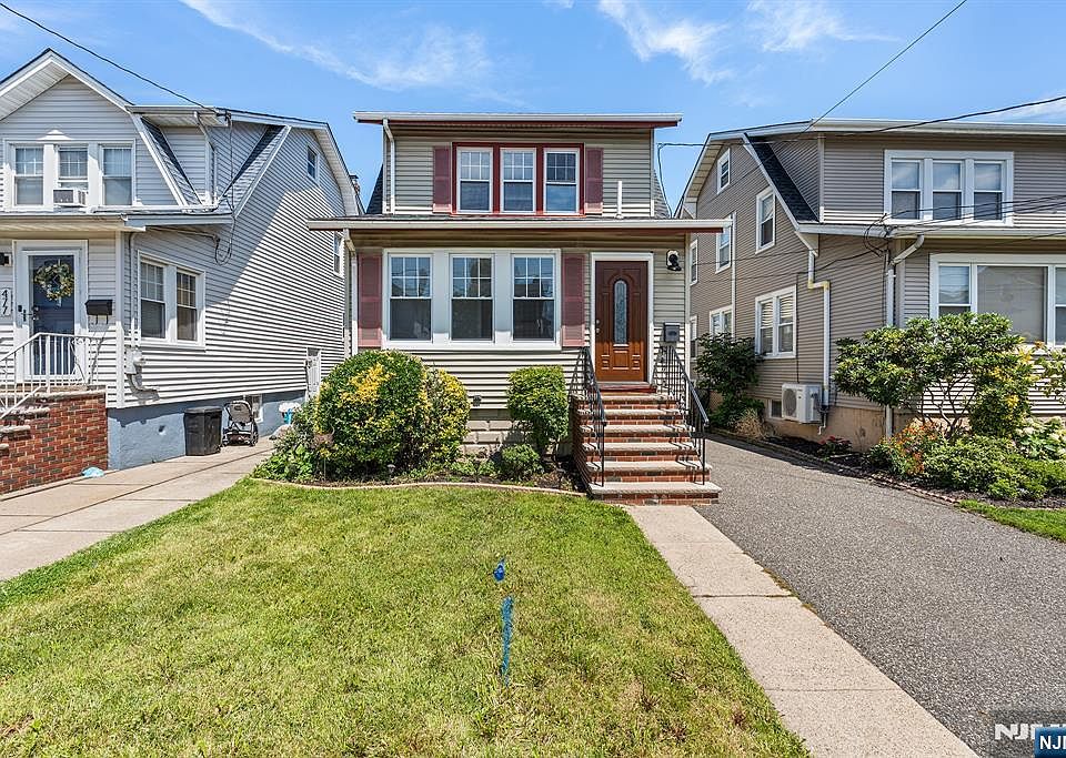 1st image of 475 Nelson Ave