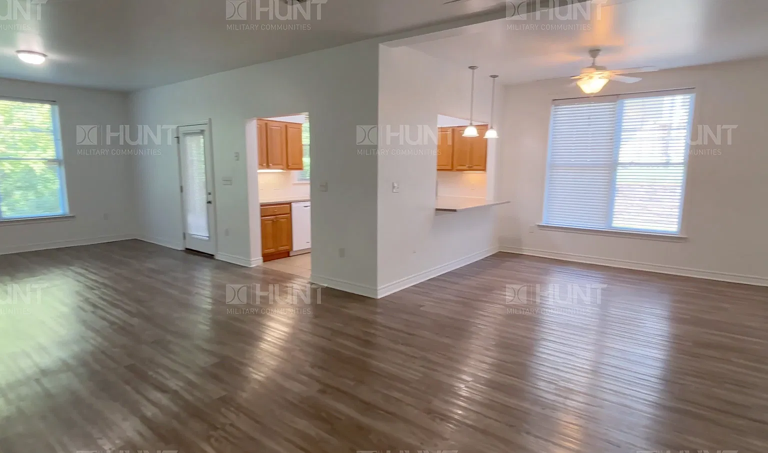 3 bed, 2.5 bath, 1900 sqft, $6,081 — Photo 2