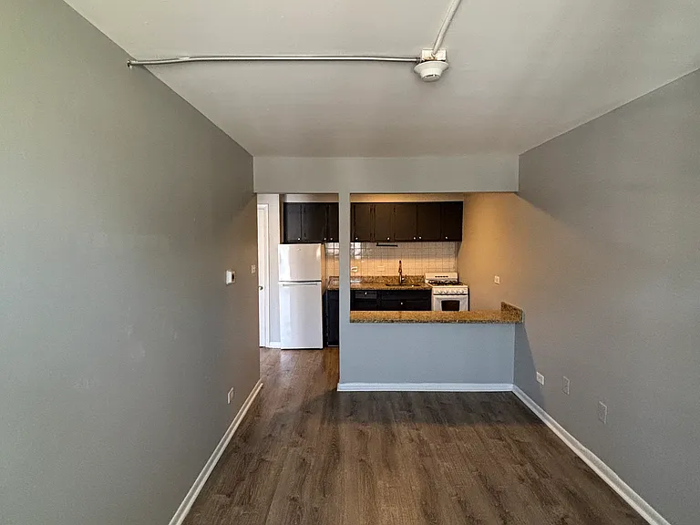 3331-53 Commercial Ave — Photo 7