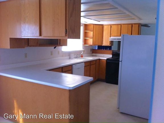 3rd image of 940 S Garden Dr