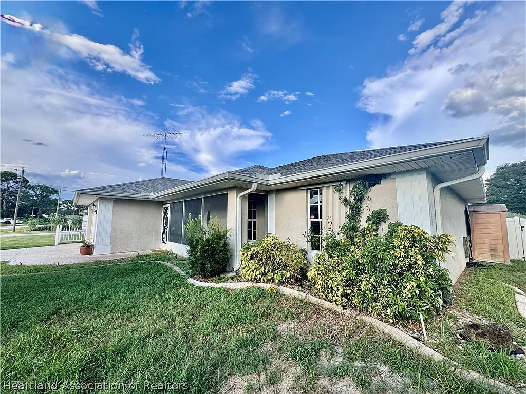 3 bed, 2.0 bath, 1568 sqft, $1,800 — Photo 3