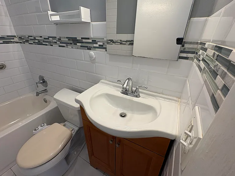 231 SW 8th St #1 — Photo 15