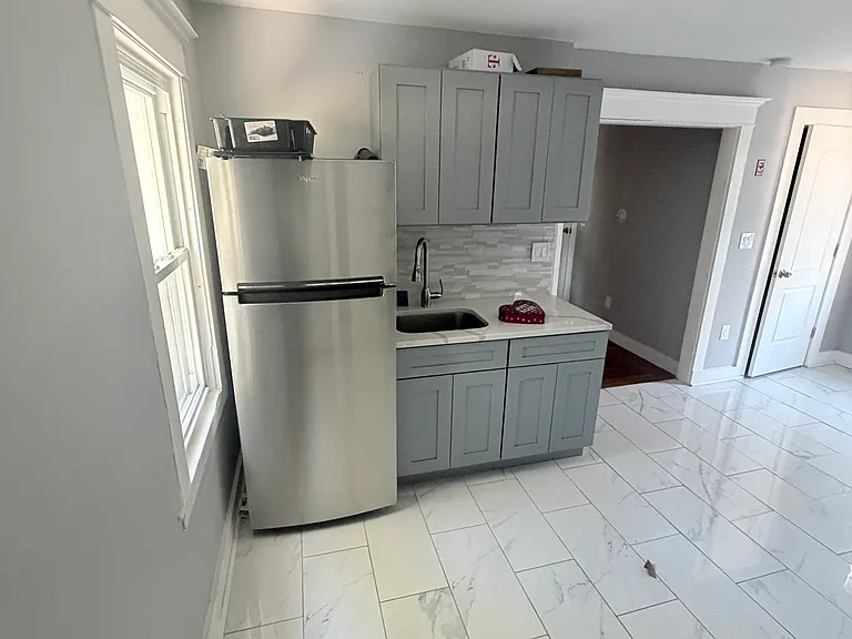 32 Alstrum St #2 — Photo 4